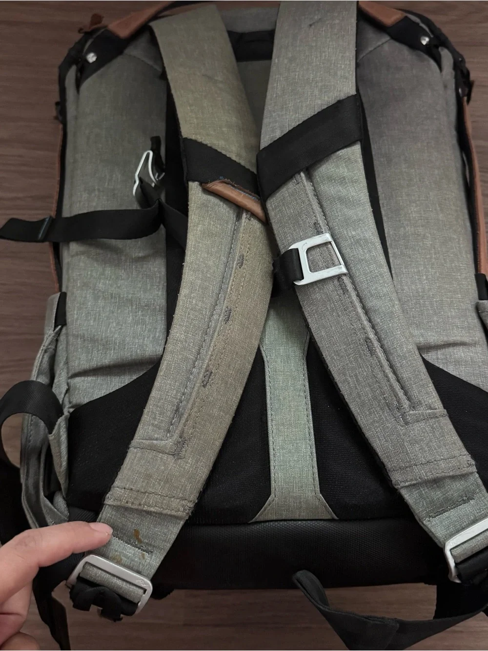 Peak design Men's Gray the everyday 20L Backpack with Leather Trim